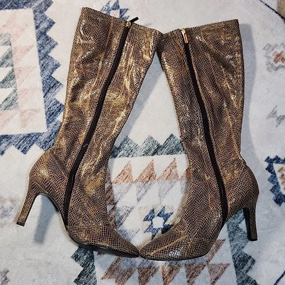 Colin Stuart Snake Print Knee-High Boots – Women’s Size 8.5 Heeled Zip Up - Picture 4 of 7